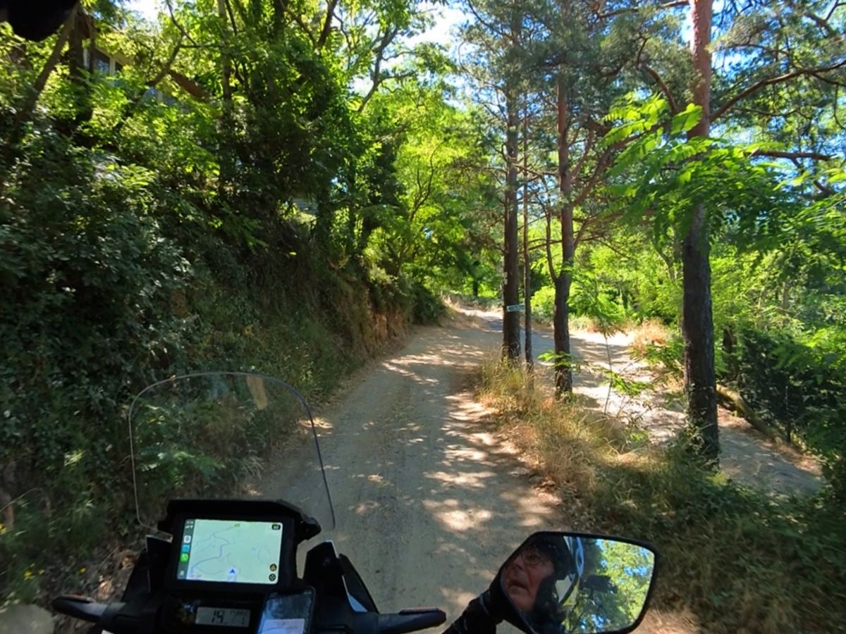 06-über eine Piste hinüber nach F